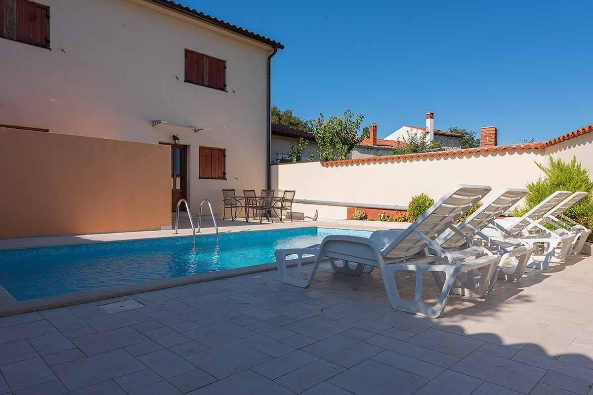 House Melly With Swimming Pool Βίλα Rovinjsko Selo Εξωτερικό φωτογραφία